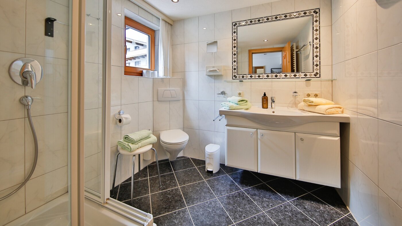 Badezimmer mit Waschbecken