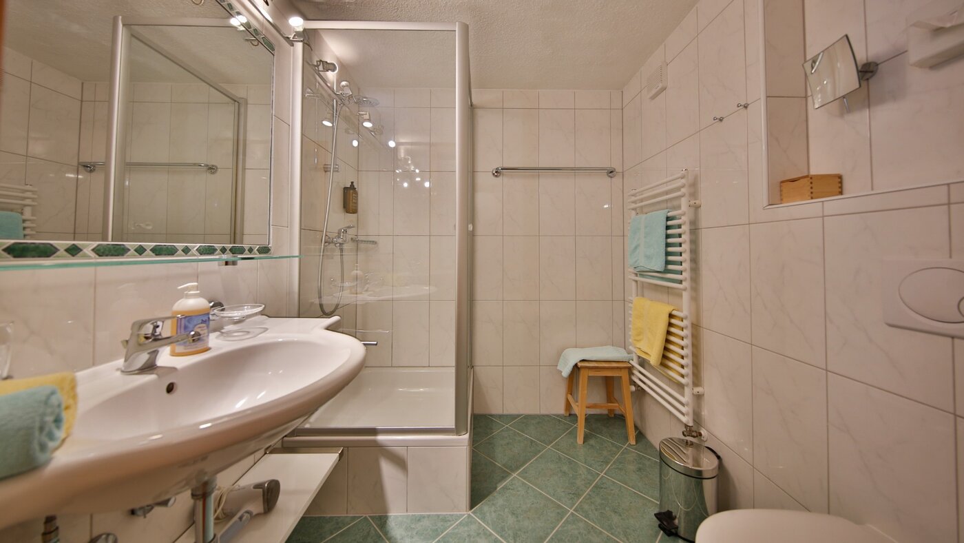 Badezimmer mit Waschbecken