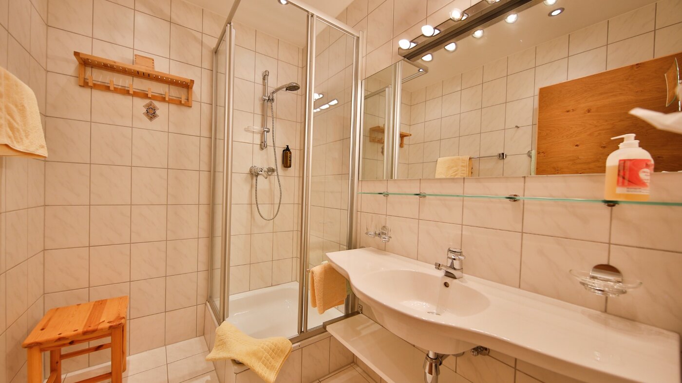 Badezimmer mit Waschbecken