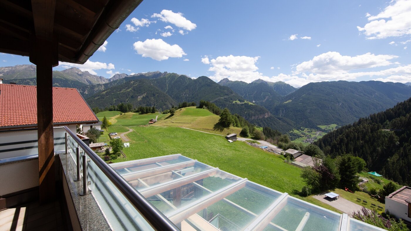 Balkon mit Bergblick