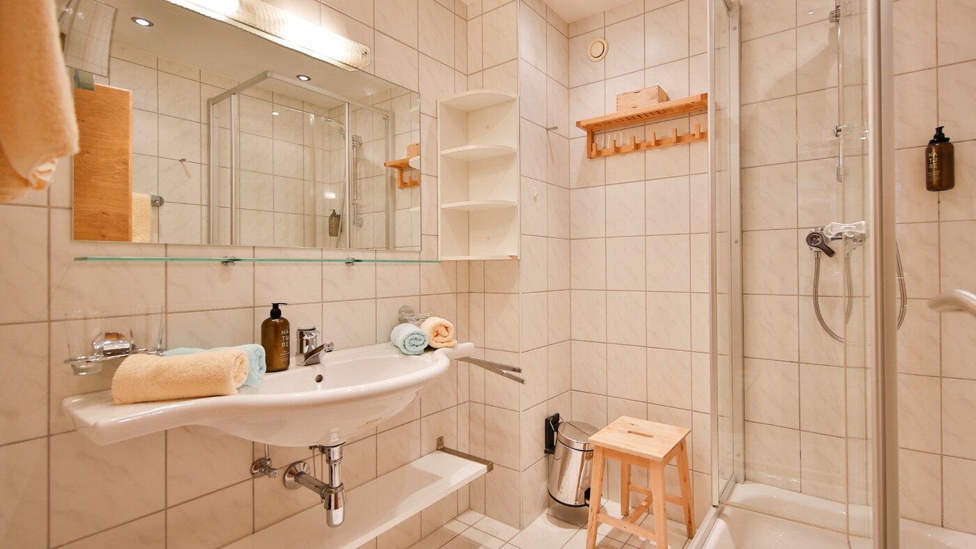Badezimmer mit Waschbecken